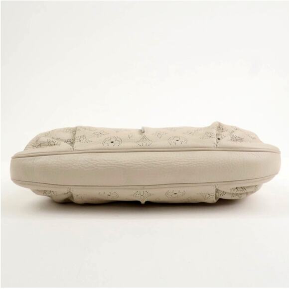 💎✨Authentic✨💎Louis Vuitton Monogram Mahina Selene PM Shoulder Bag Blanc - Picture 6 of 16